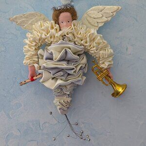 David Decamp -1998 6" White Angel w/ Music Horn